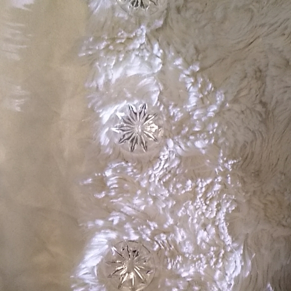 Old Navy Fluffy White Jacket 3T - Picture 3 of 6